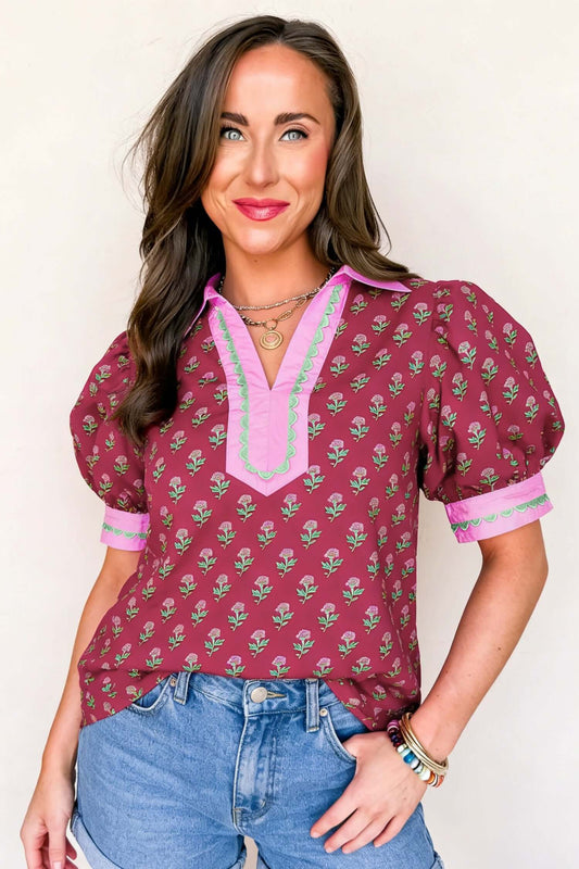Blusa de flores con cuello en V, ribete de ribete y mangas cortas abullonadas en contraste rojo - Bego Fashion