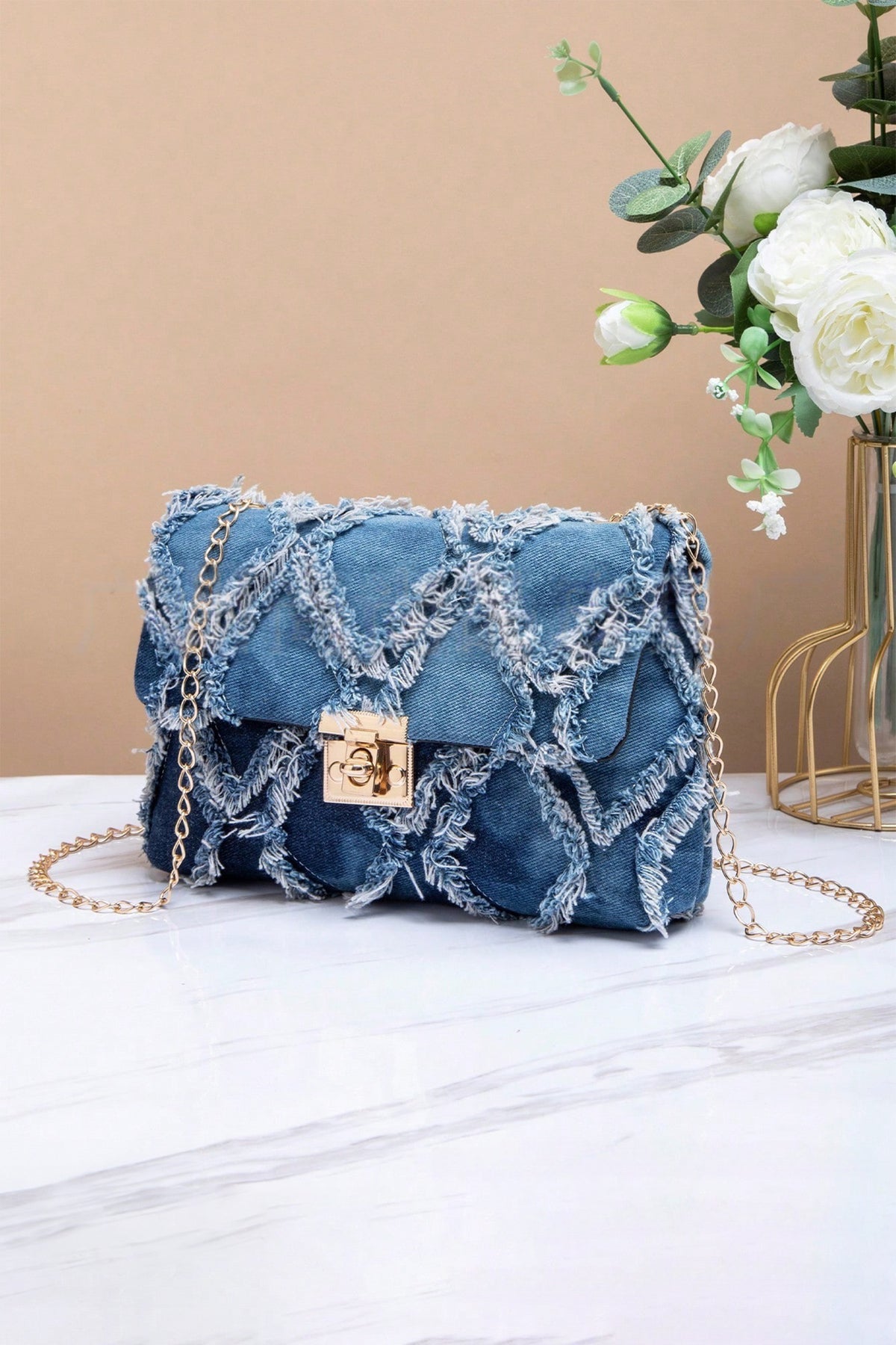 Tirante de cadena de mezclilla azul desgastada con diseño de celosía Bag