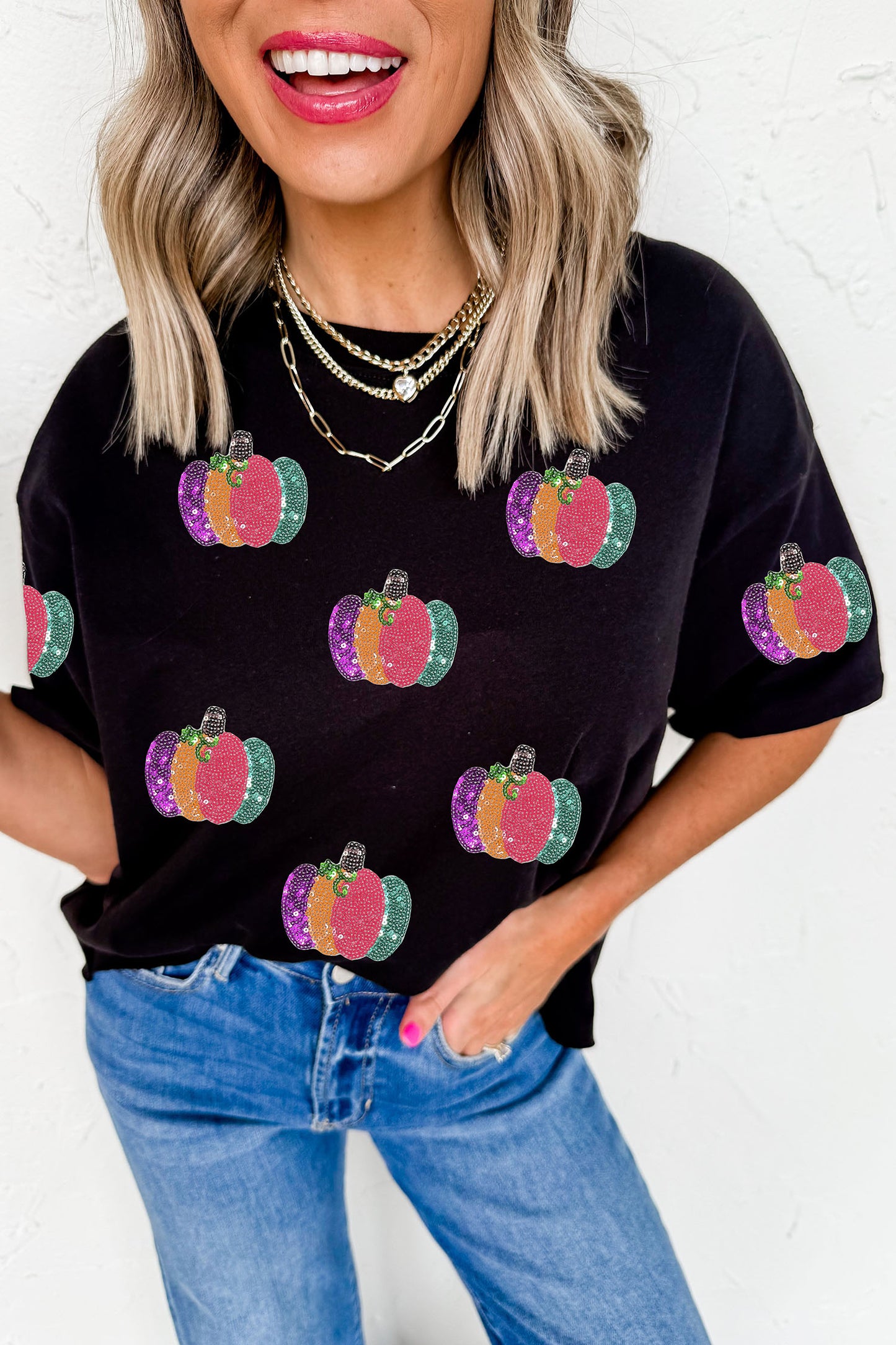 Camiseta casual de cuello redondo con estampado de calabaza y lentejuelas negras