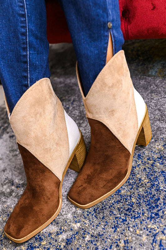 Botines de tacón en ante con diseño de bloques de color (tono castaño)
