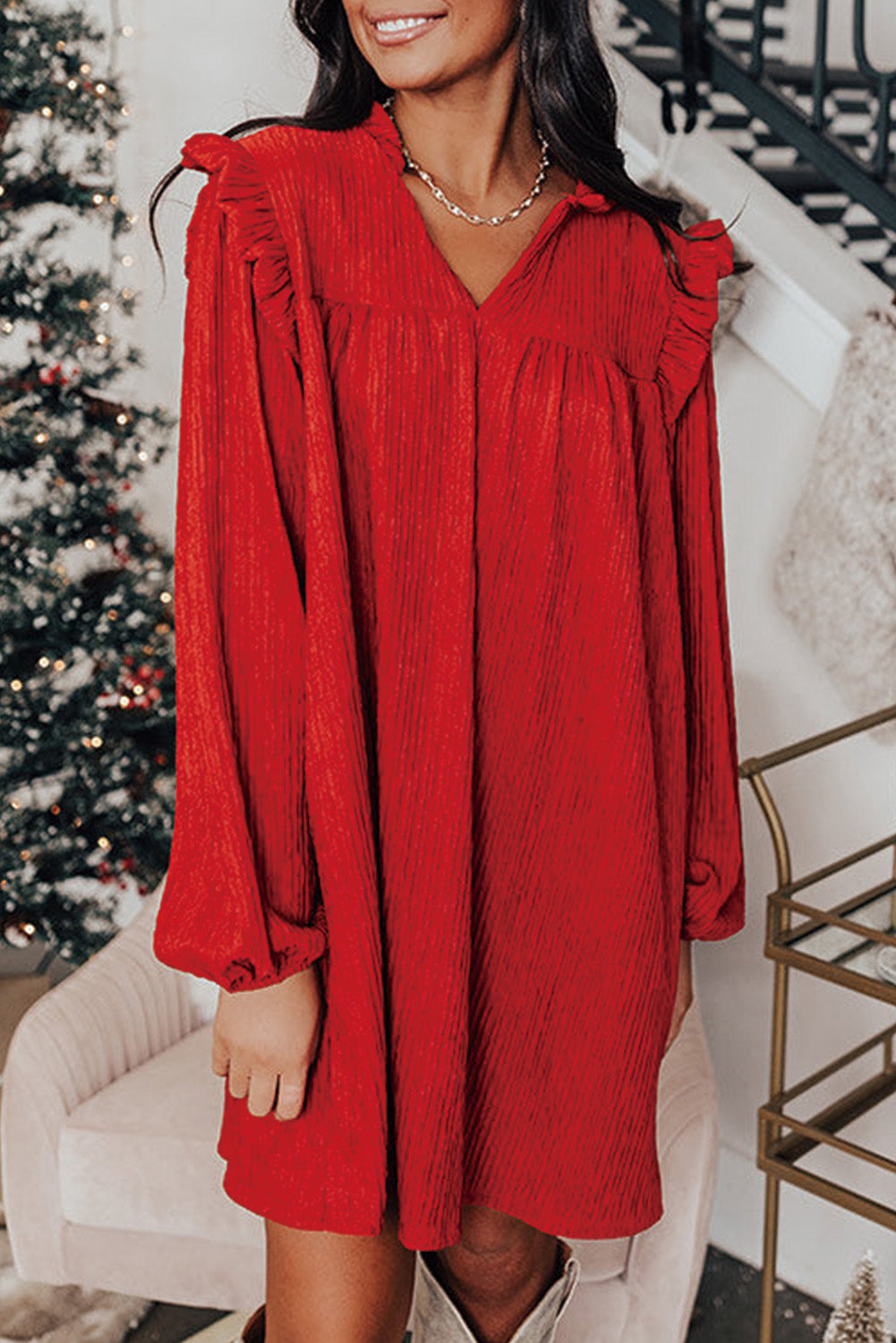 Minivestido rojo intenso de corte holgado con cuello en V y ribete de volantes texturizado