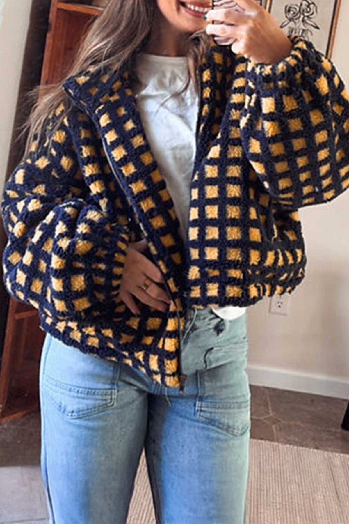 Chaqueta de forro polar tipo sherpa con cremallera y estampado de cuadros azules