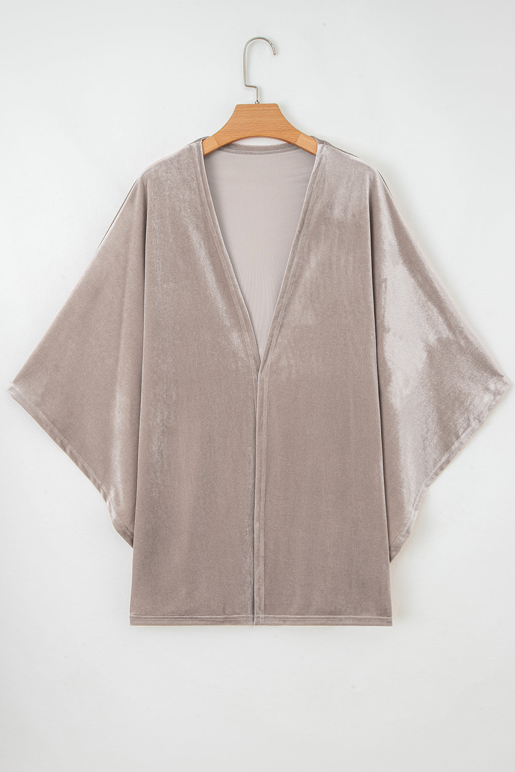 Kimono de terciopelo gris humo con mangas tres cuartos y frente abierto