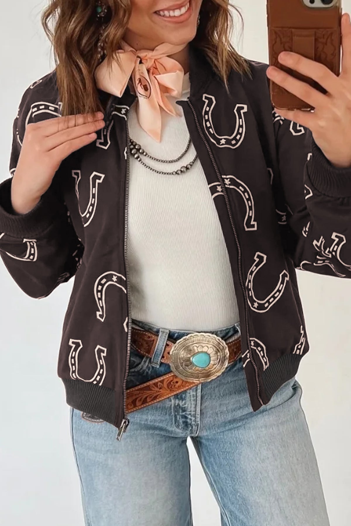 Chaqueta recta marrón con estampado de herraduras estilo western y bolsillo con cremallera
