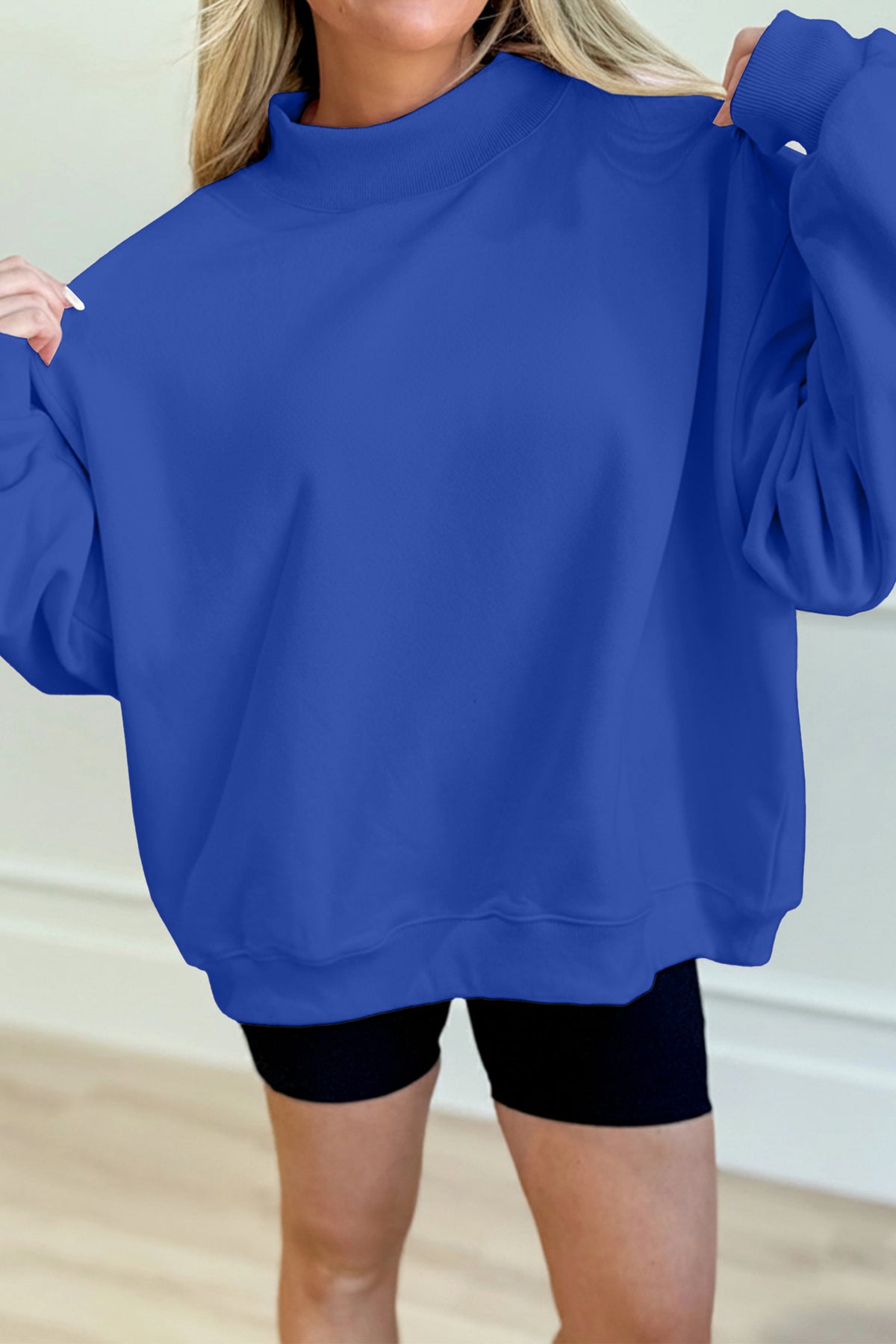 Sudadera negra lisa de corte oversize y cuello perkins