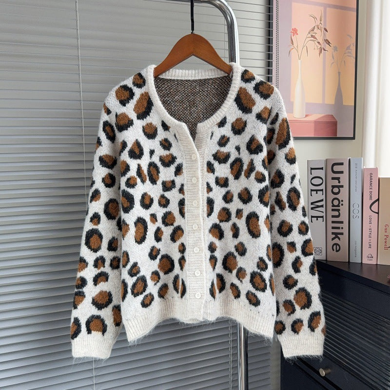 Suéter de manga larga y cuello redondo con estampado de leopardo