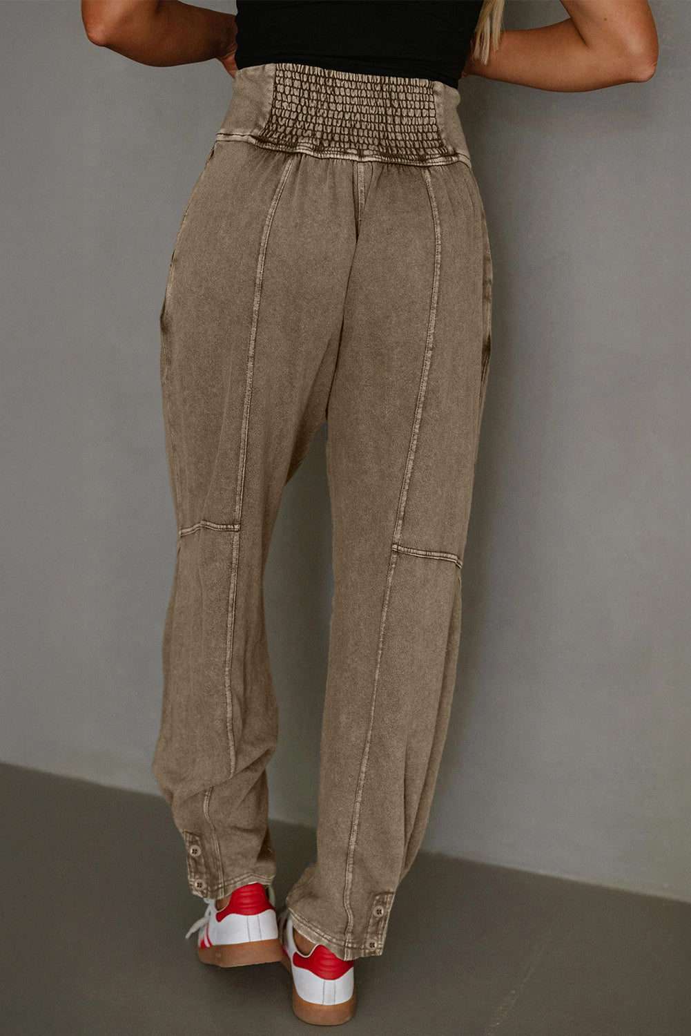 Pantalones casuales de tiro alto estilo jogger Elmwood con acabado mineral wash