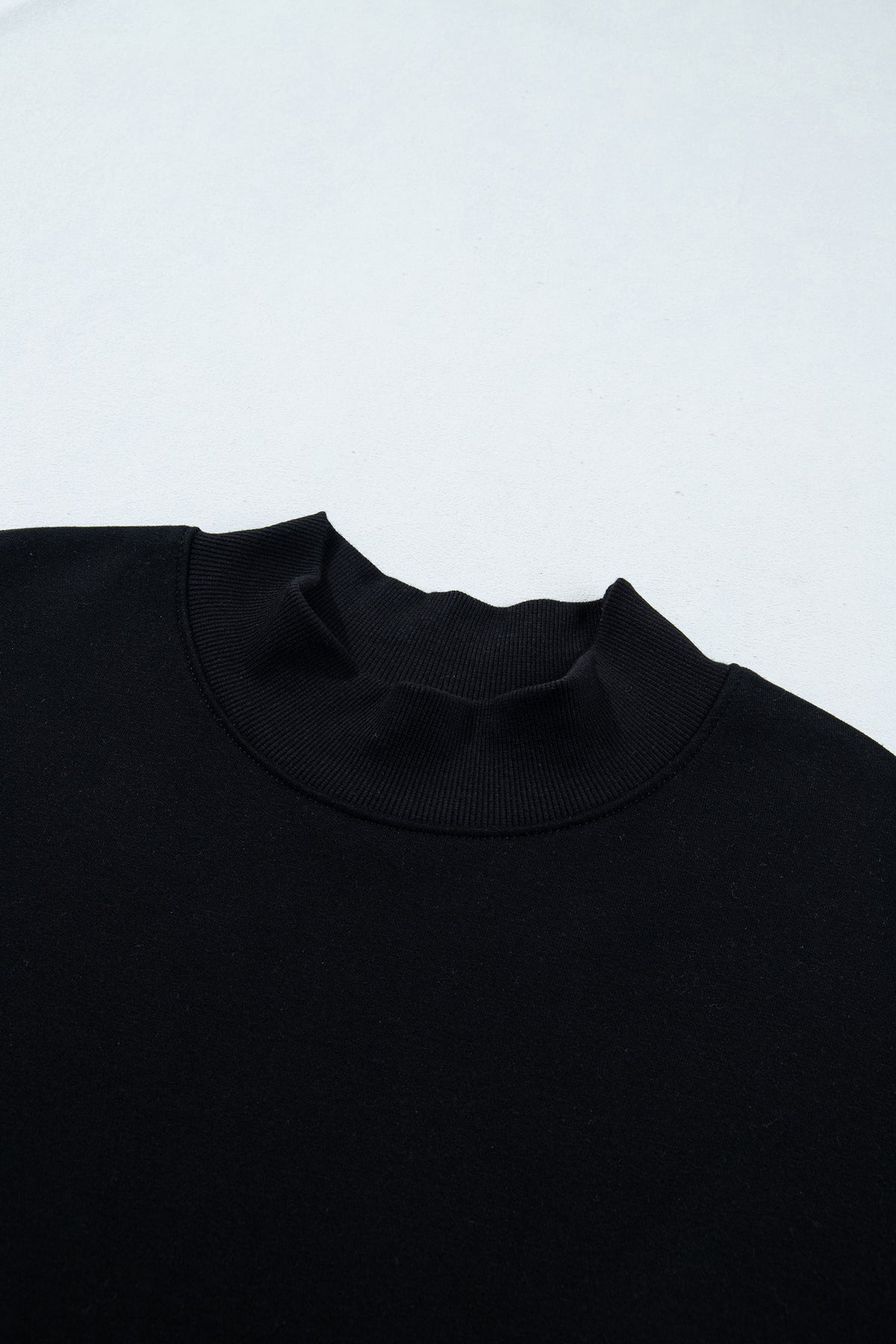 Sudadera negra lisa de corte oversize y cuello perkins