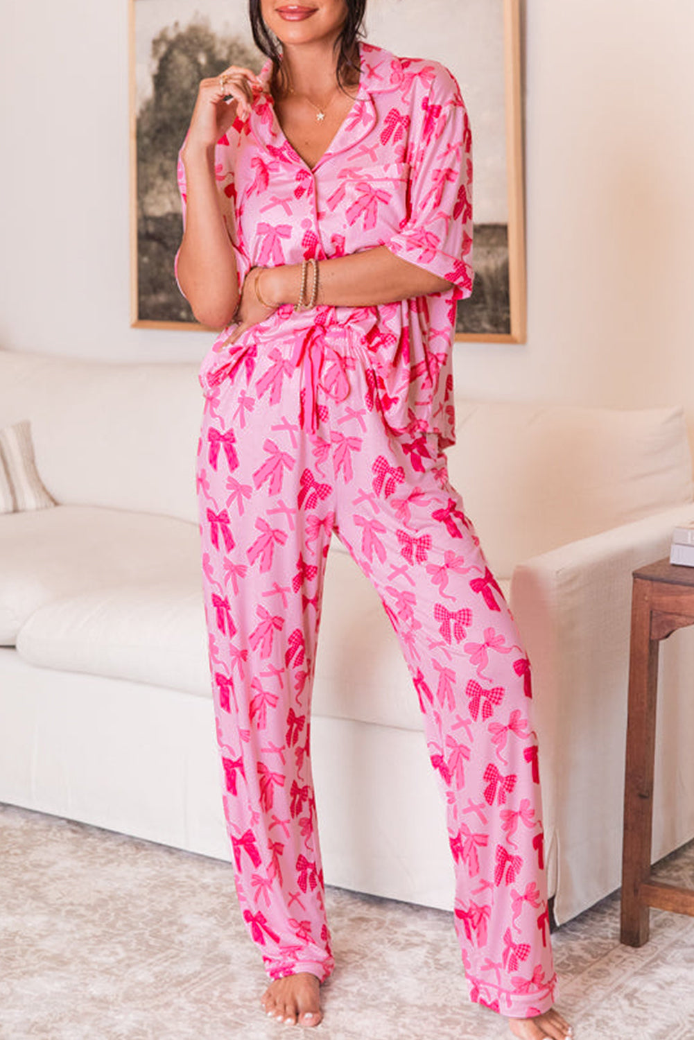 Conjunto de pijama con estampado de lazo rosa, cuello solapa, manga corta y pantalón - Bego Fashion