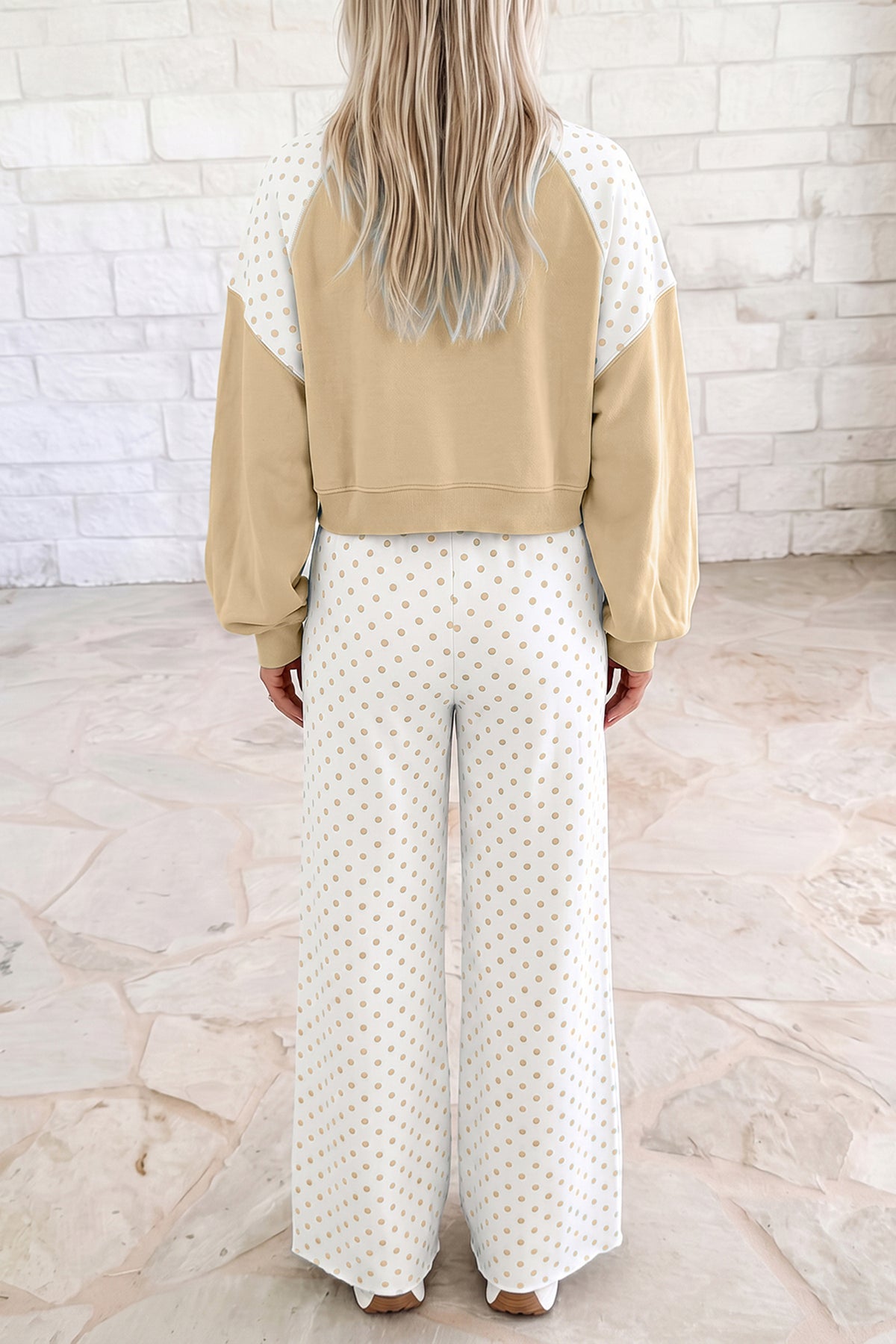 Conjunto casual de dos piezas con pantalón y manga larga, estilo patchwork y bloques de color, en color caqui con estampado de lunares.