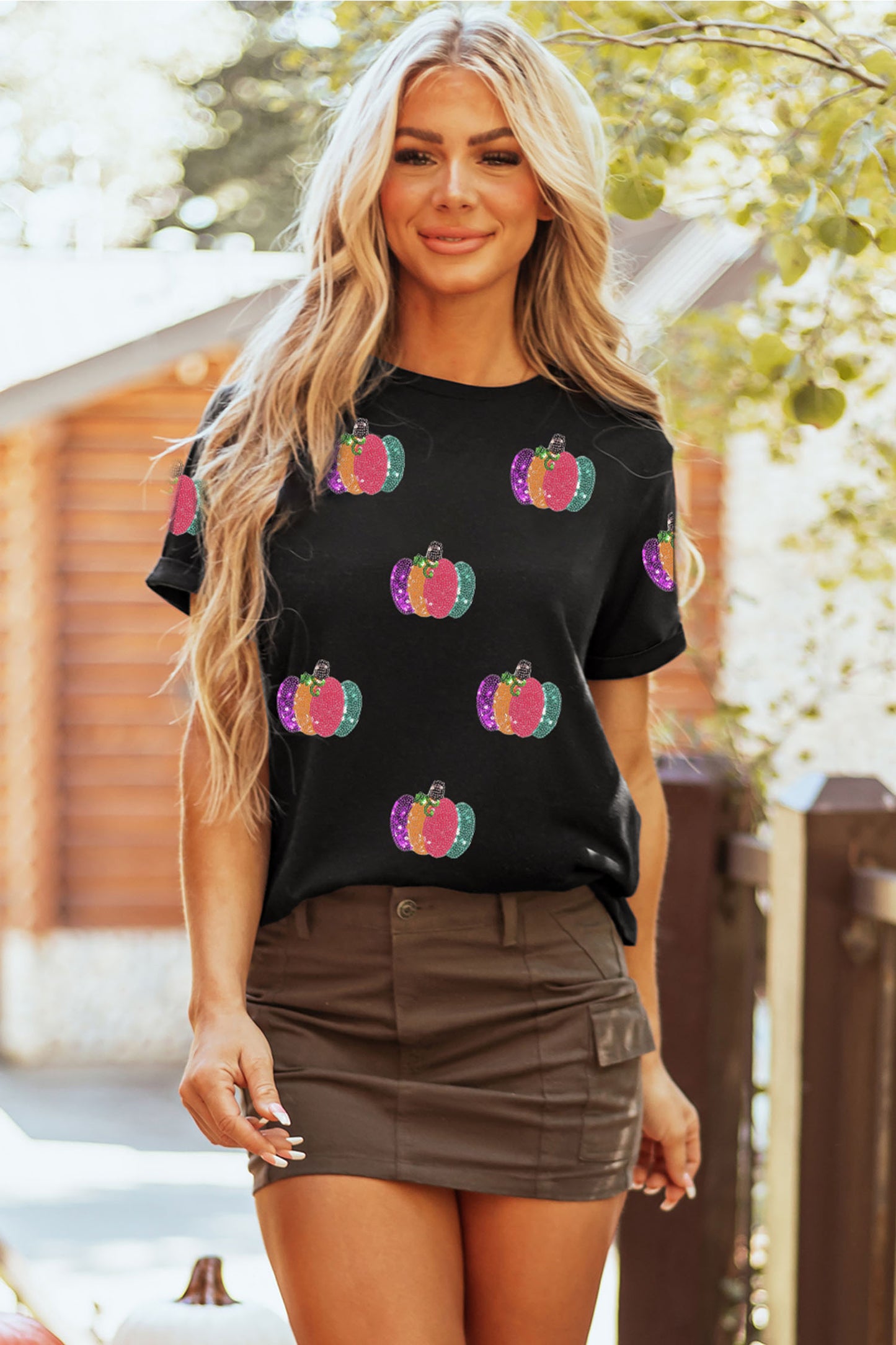 Camiseta casual de cuello redondo con estampado de calabaza y lentejuelas negras
