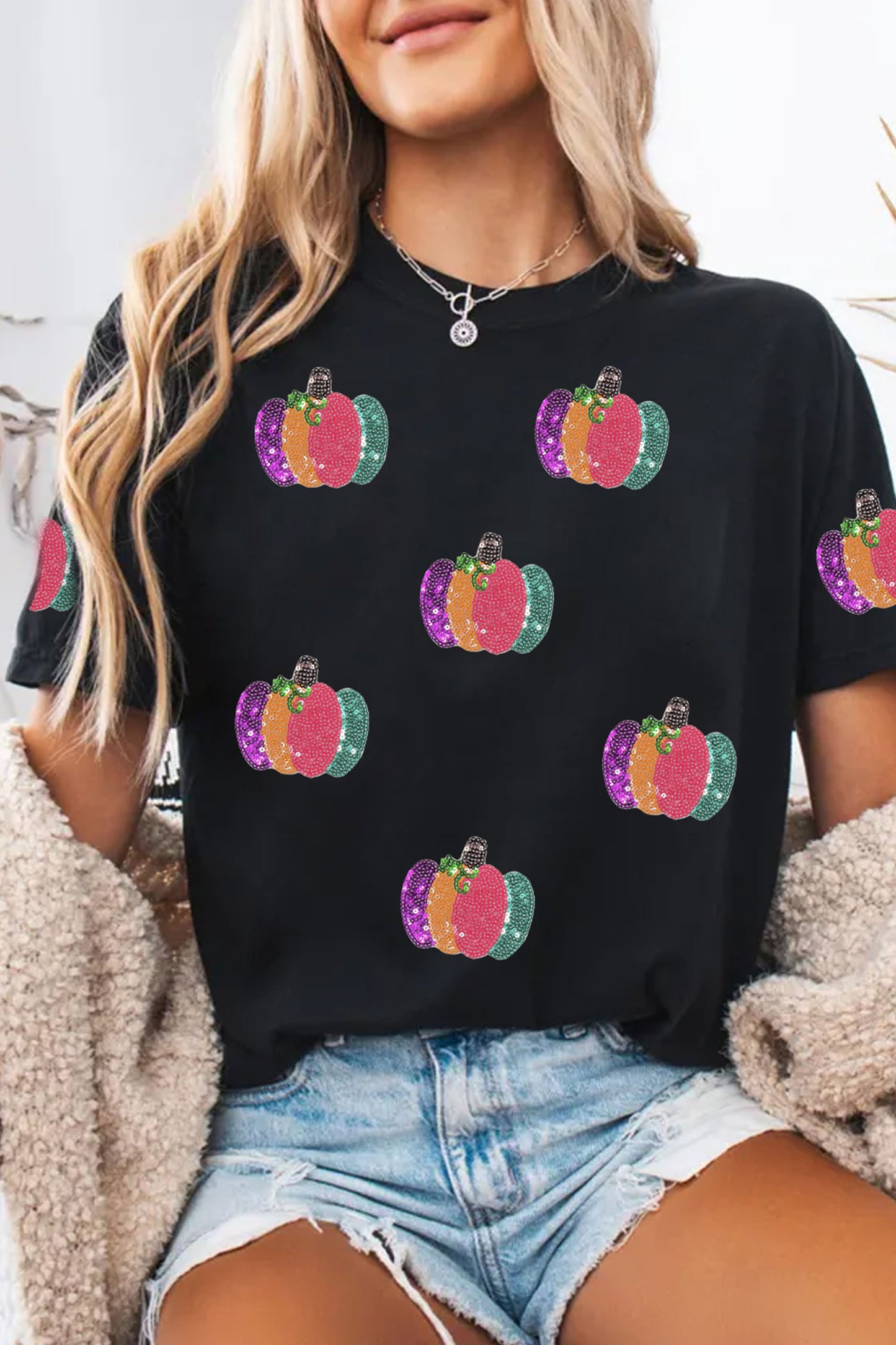 Camiseta casual de cuello redondo con estampado de calabaza y lentejuelas negras