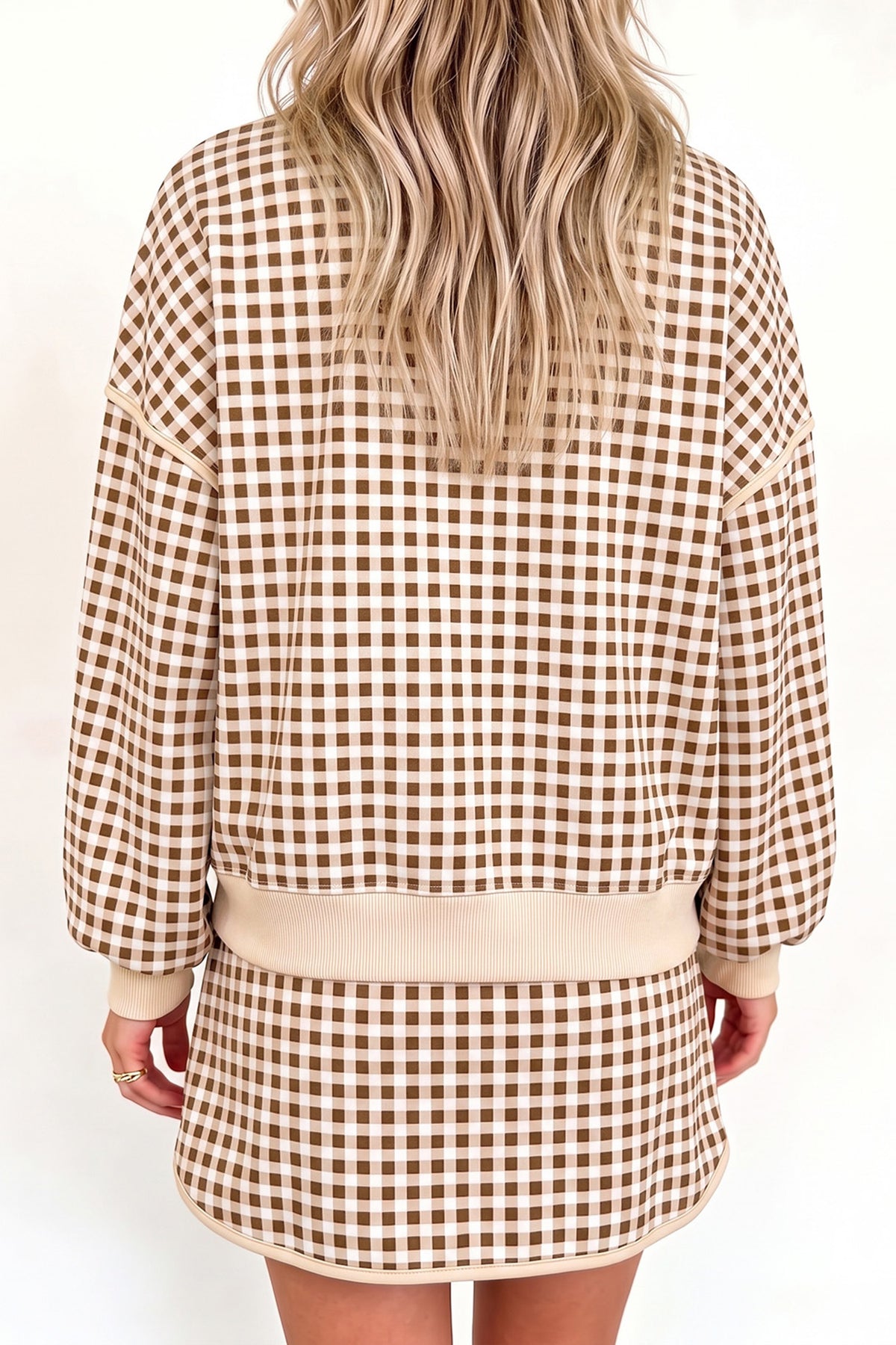 Conjunto de top de manga larga con cuello redondo, acabado acanalado y estampado de cuadros vichy rosas, y falda-pantalón (skort)