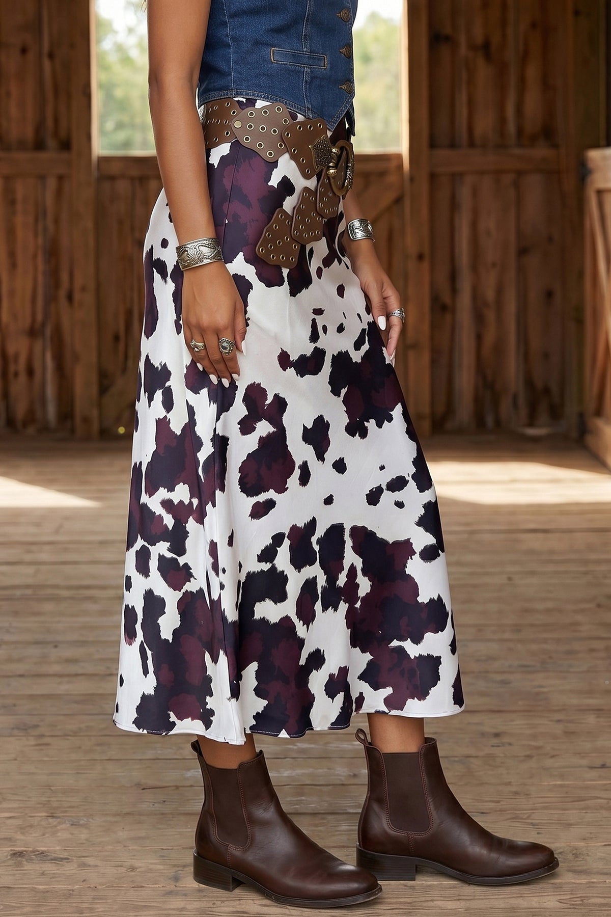 Falda larga estilo western con estampado abstracto marrón y cremallera metálica en la cintura, ideal para uso diario.