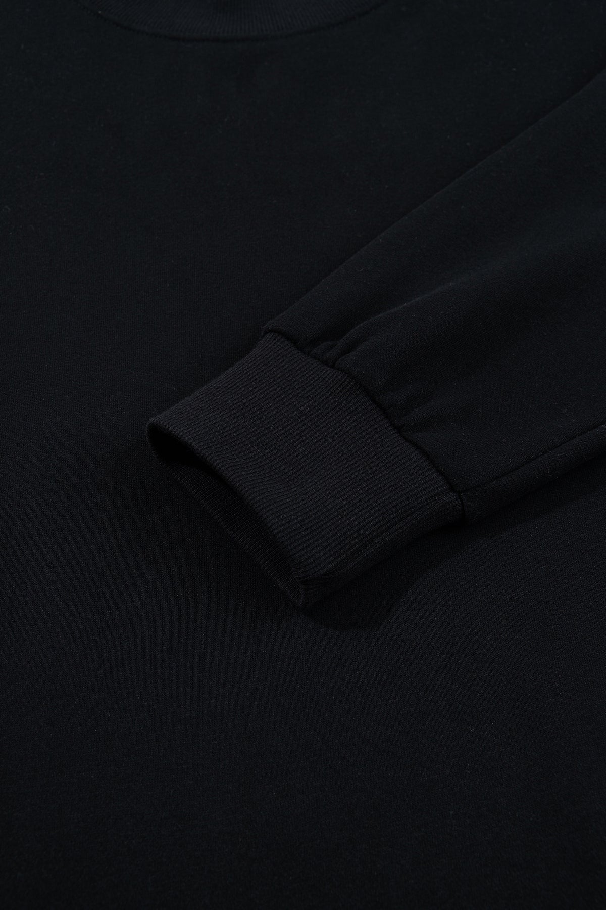 Sudadera negra lisa de corte oversize y cuello perkins