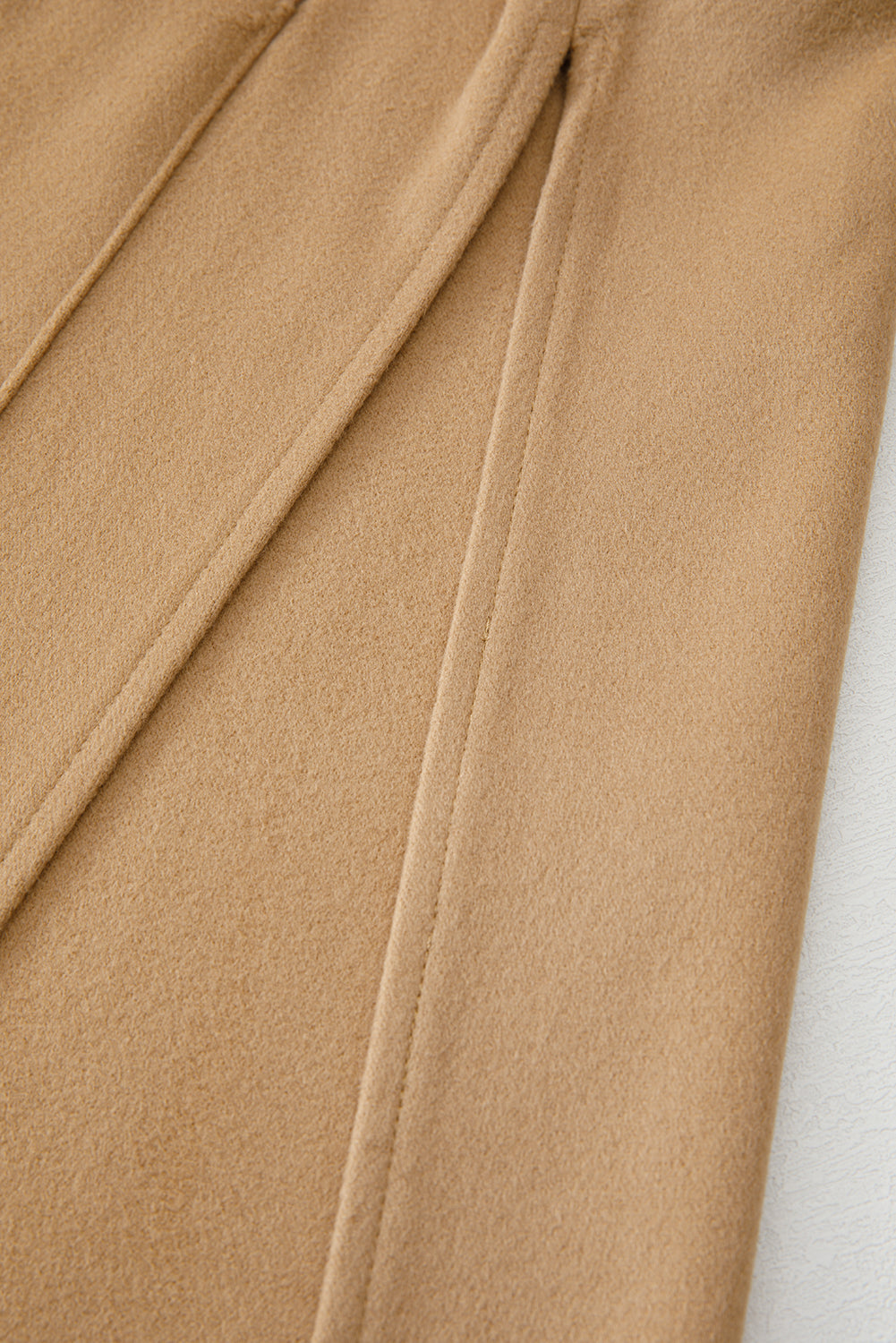 Abrigo casual de color liso beige francés claro con cremallera y capucha