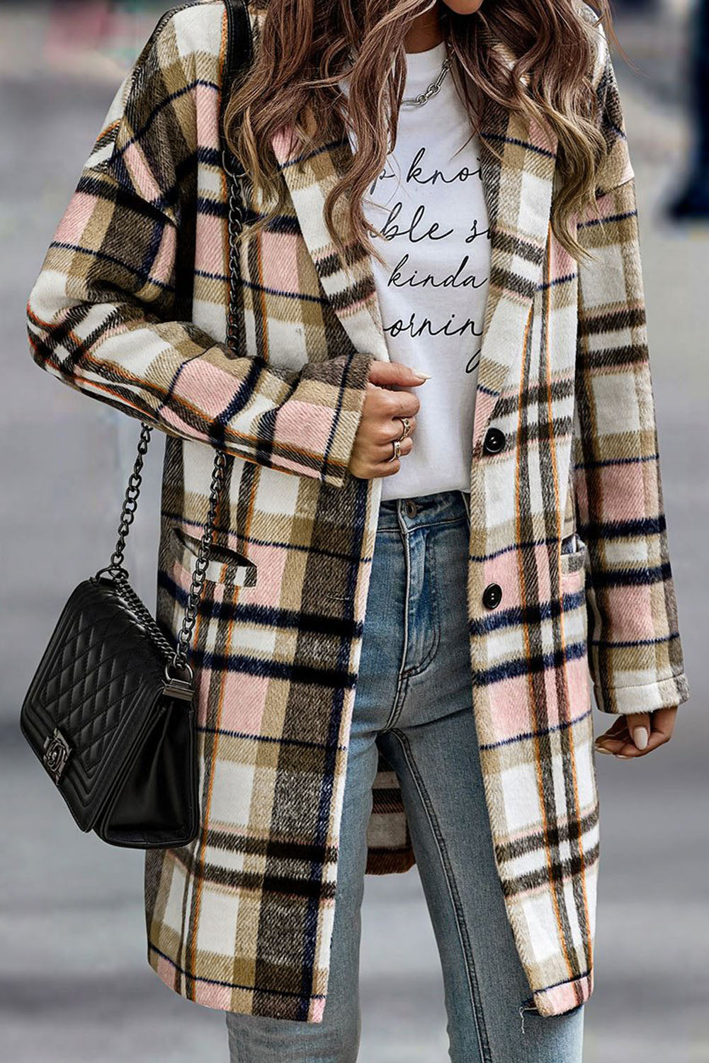 Chaqueta rosa de cuadros con botones y solapas