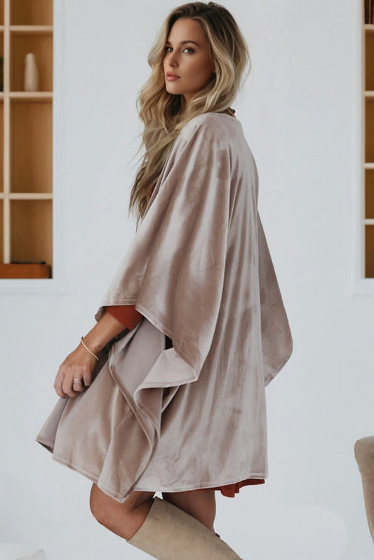 Kimono de terciopelo gris humo con mangas tres cuartos y frente abierto