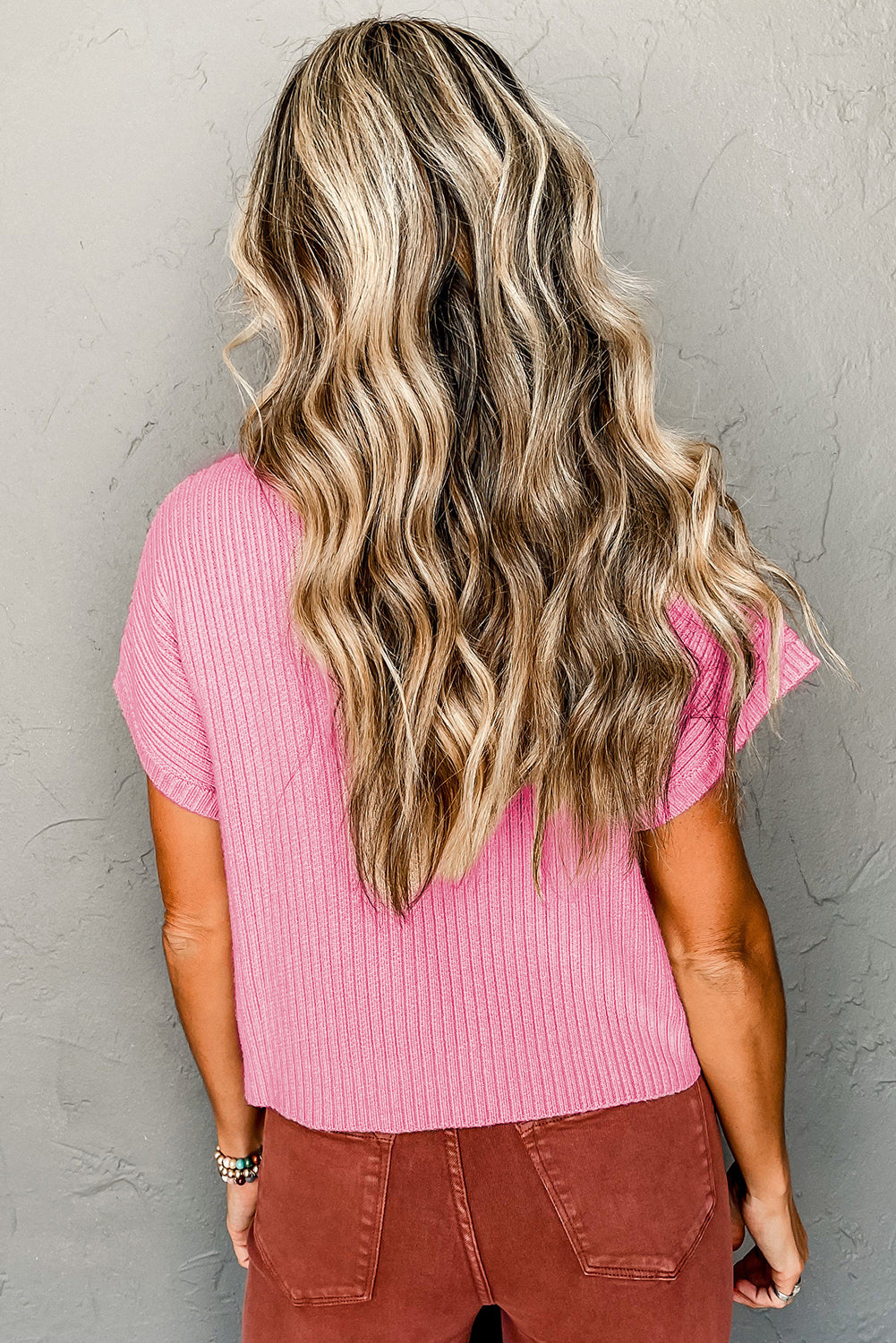 Suéter de manga corta de punto acanalado con bolsillo de parche de llama dorada - Bego Fashion