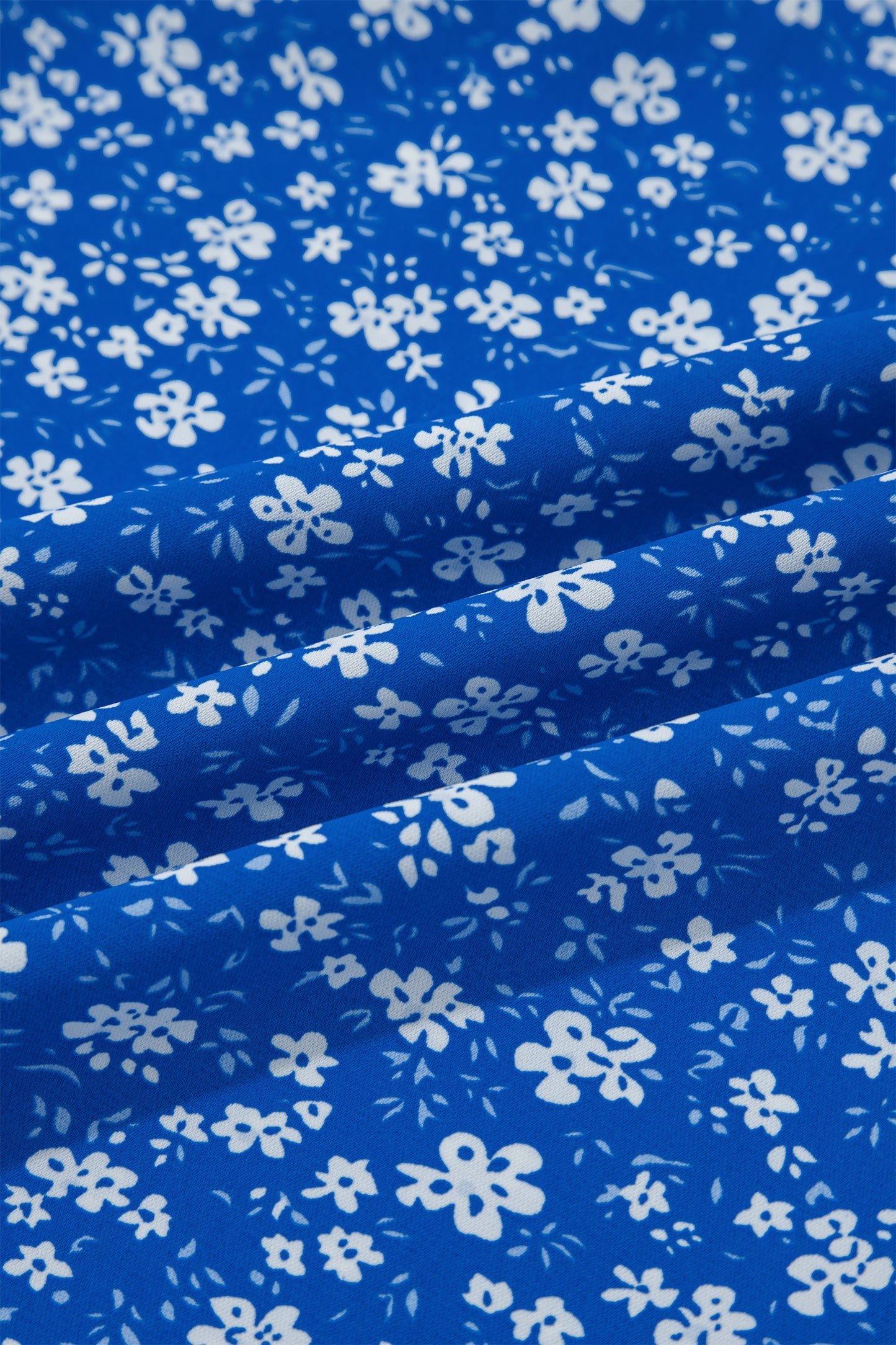 Vestido corto de manga corta con cuello cuadrado fruncido y estampado floral de estilo ditsy azul