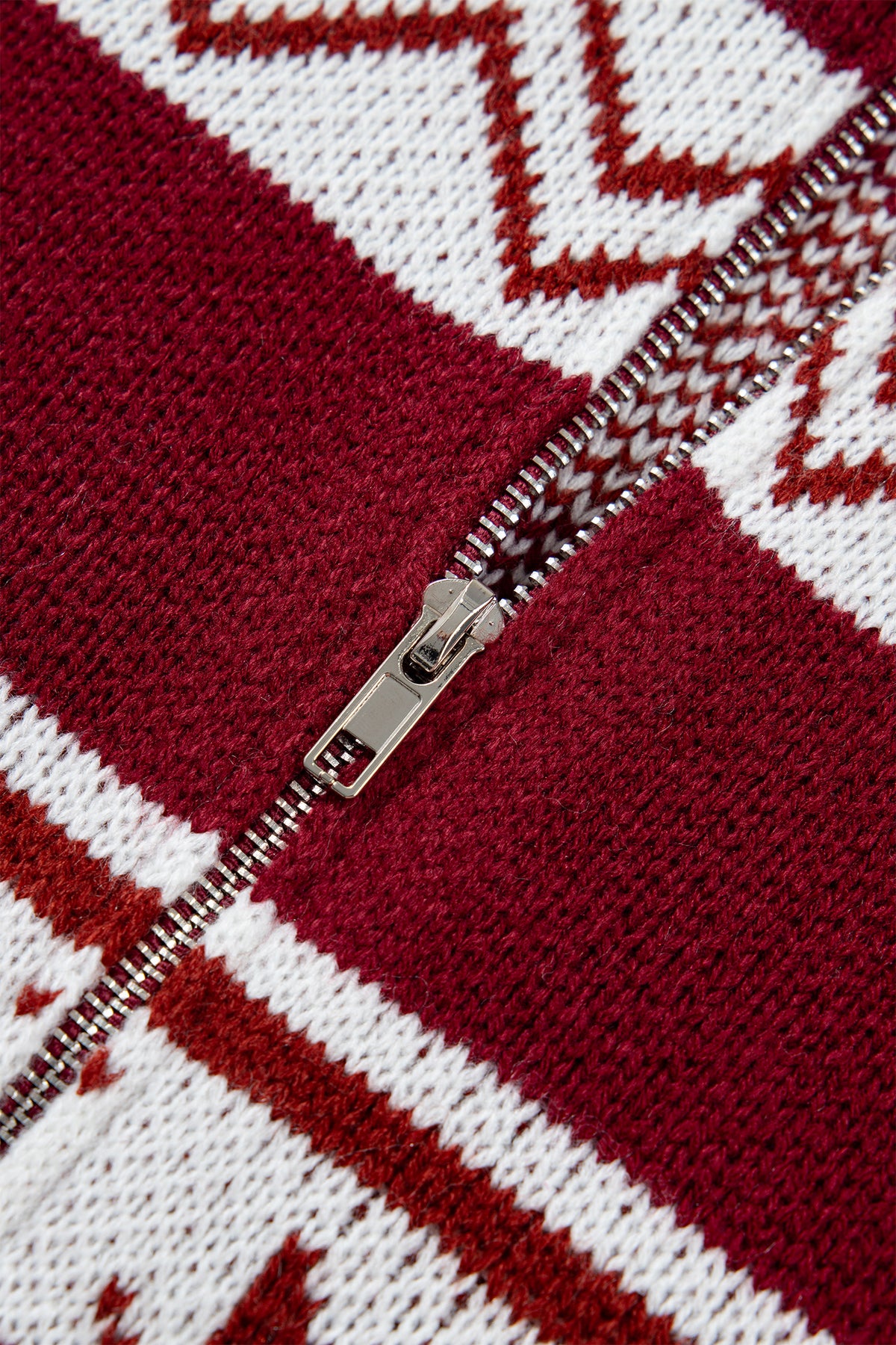 Cárdigan de punto de manga larga y corte regular con cremallera y estampado geométrico rojo
