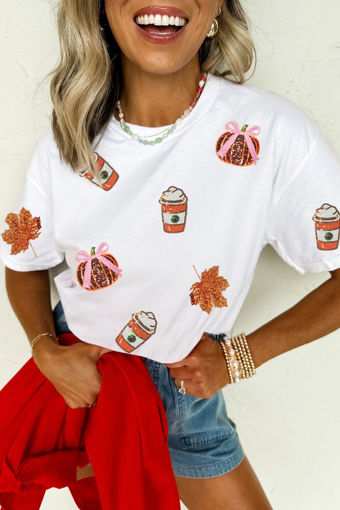 Camiseta casual corte recto con estampado otoñal de calabaza y lentejuelas blancas