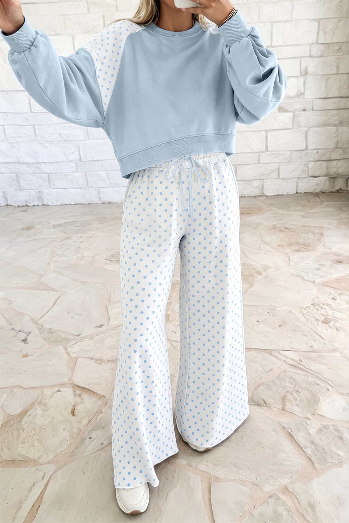 Conjunto casual de dos piezas con pantalón y manga larga, estilo patchwork y bloques de color, en color caqui con estampado de lunares.