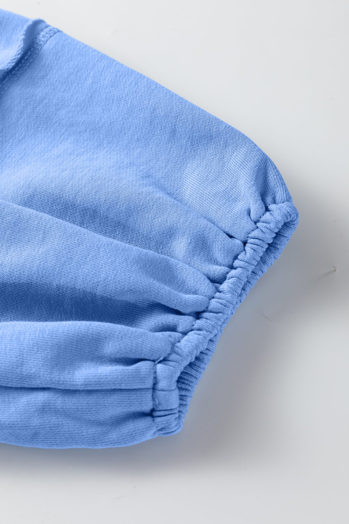 Sudadera holgada Beau Blue de color liso con costuras sin rematar y patchwork.