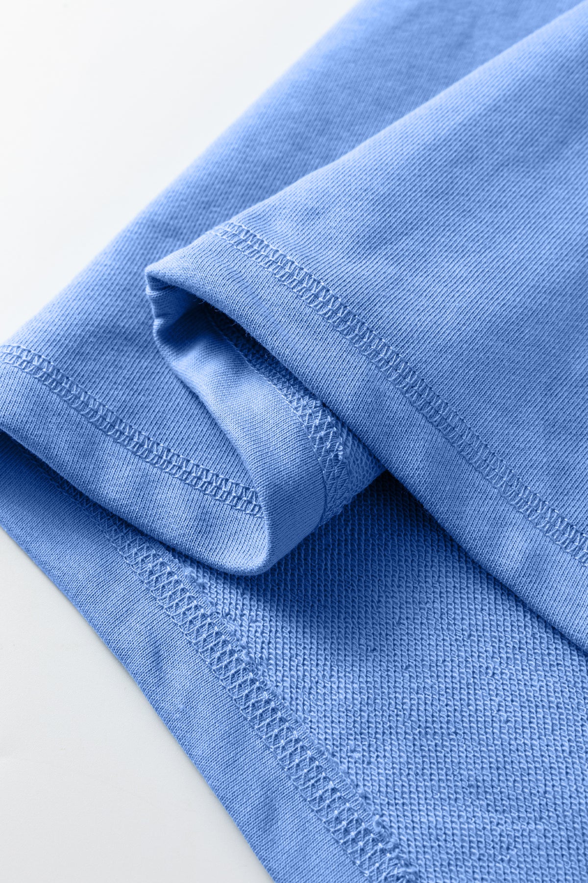 Sudadera holgada Beau Blue de color liso con costuras sin rematar y patchwork.