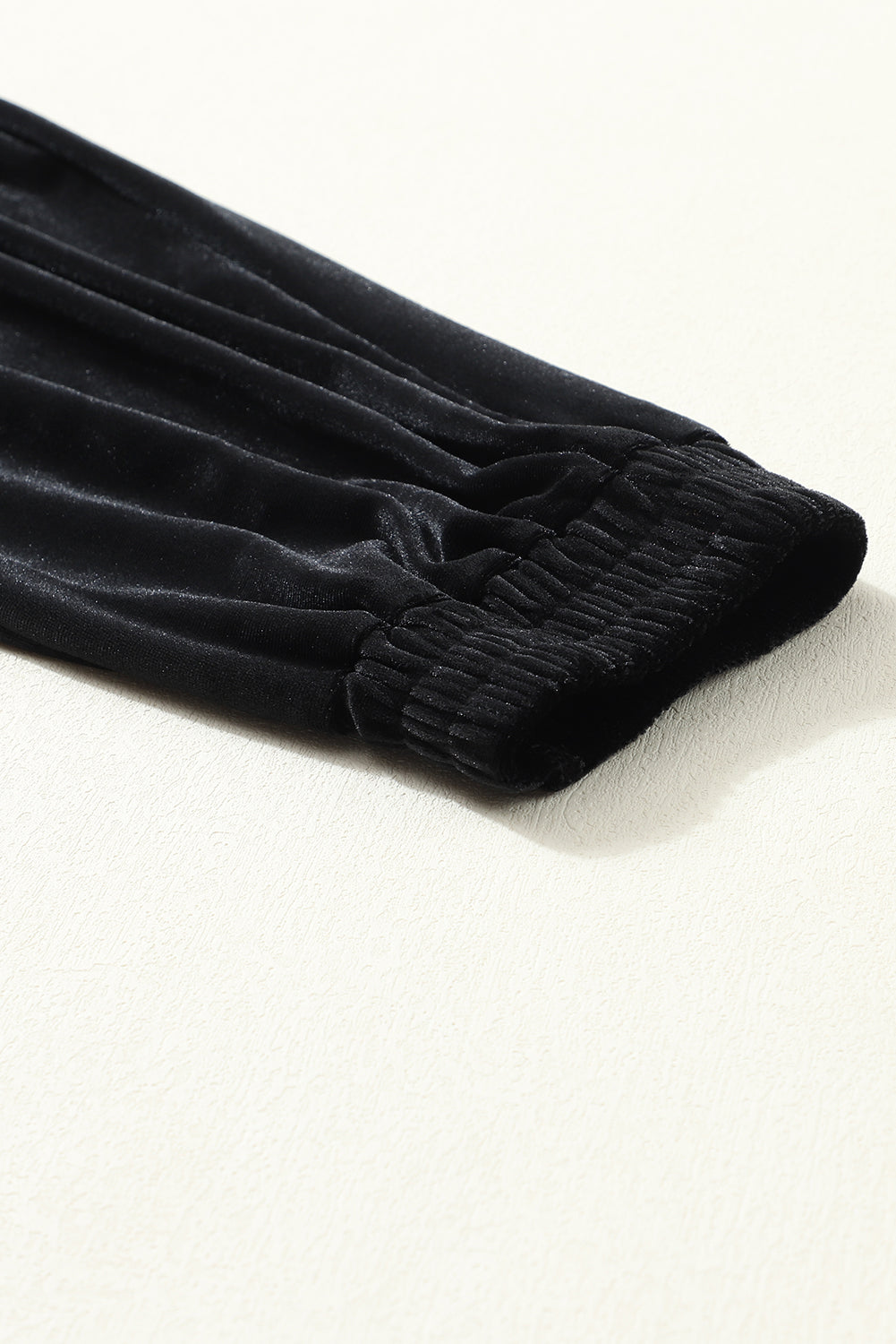 Pantalones tipo jogger de terciopelo negro liso