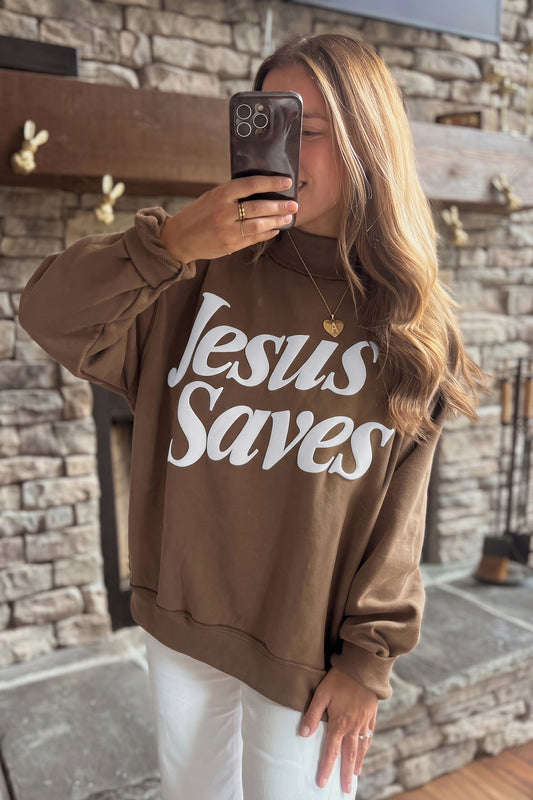 Sudadera holgada de color marrón oscuro con cuello alzado y estampado del eslogan «Jesus Saves»