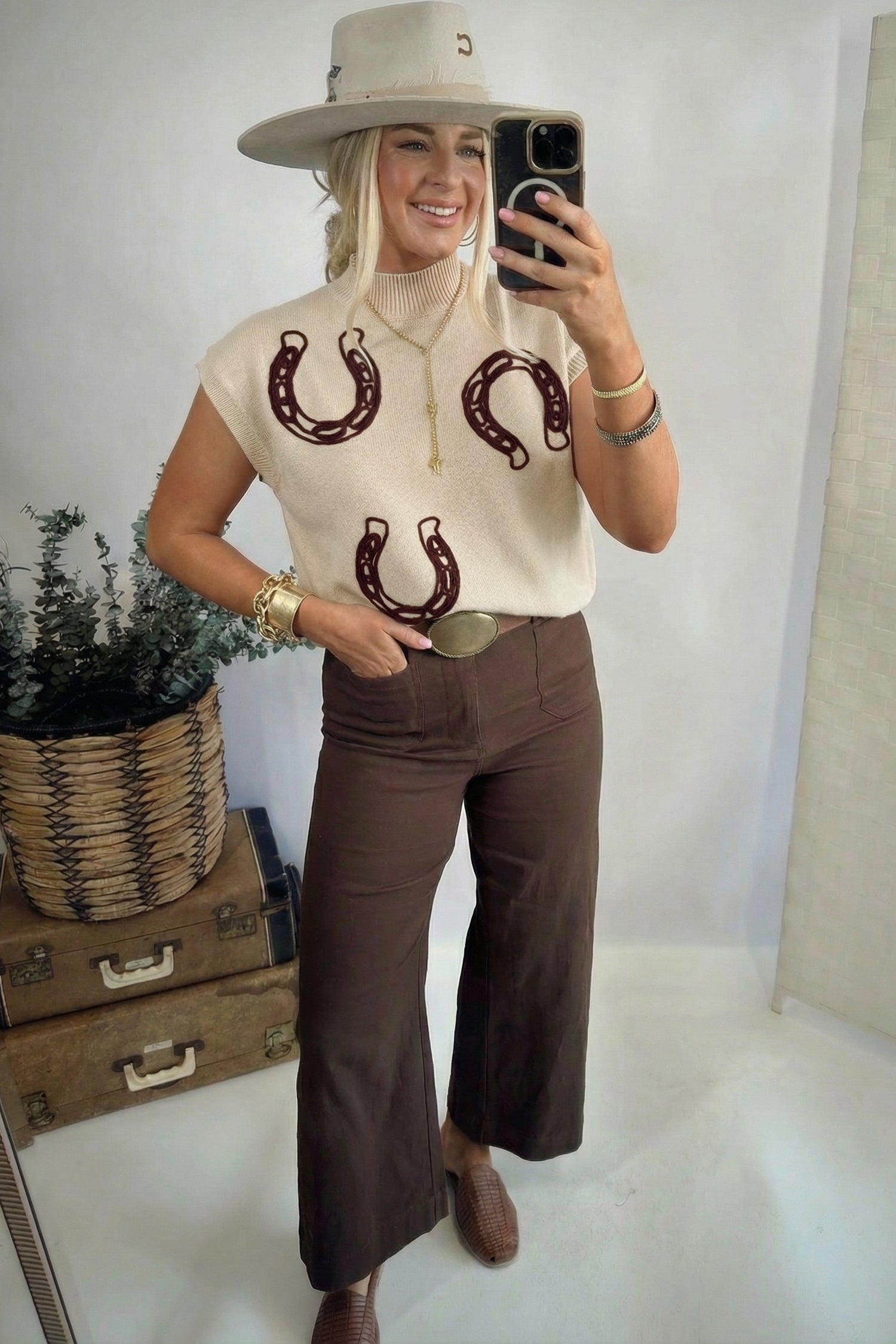 Suéter de manga corta con cuello alto, ribete acanalado y herraduras de pergamino - Bego Fashion