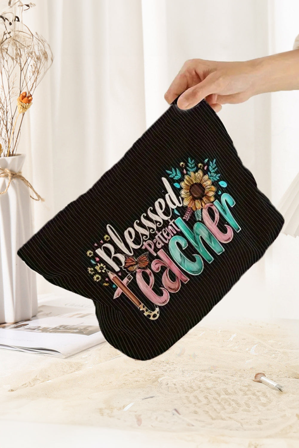 Bolsa de almacenamiento de pana con estampado de flores, lápices y la frase "Black Blessed Teacher"