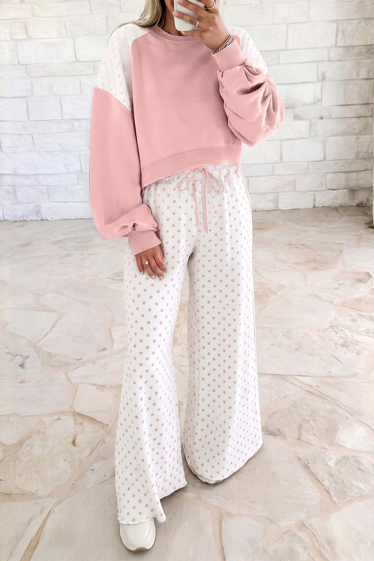 Conjunto casual de dos piezas con pantalón y manga larga, estilo patchwork y bloques de color, en color caqui con estampado de lunares.