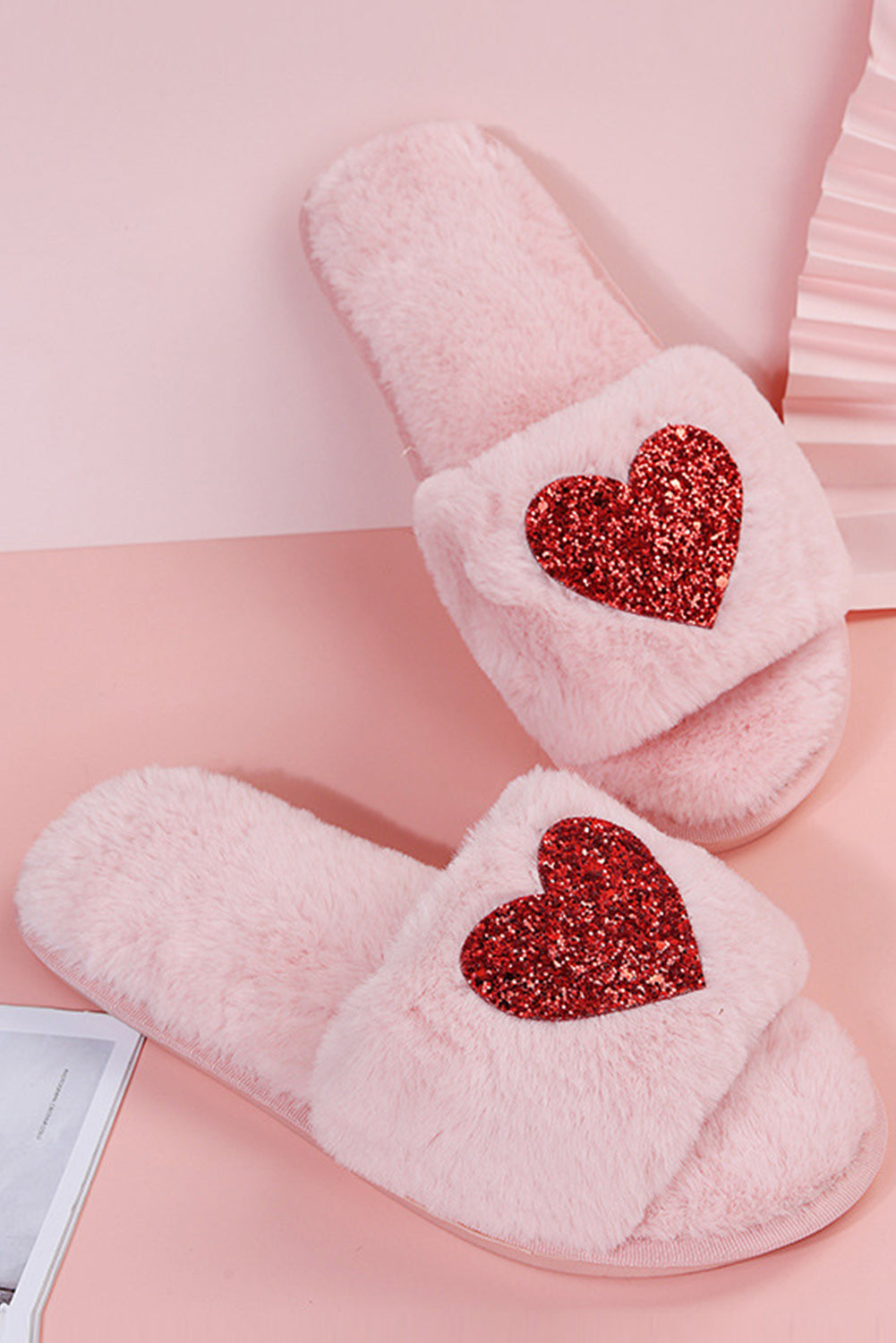 Pantuflas de felpa con forma de corazón y lentejuelas rosas - Bego Fashion