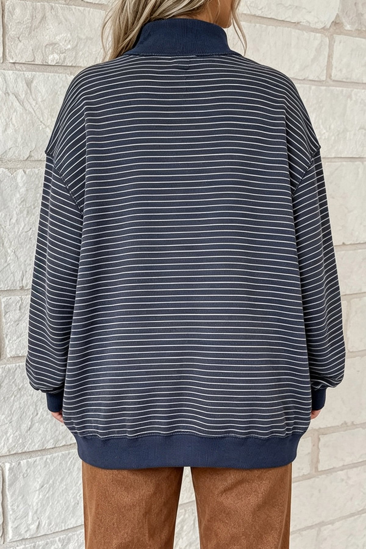 Sudadera oversize de canalé con bloques de color, rayas y cuello perkins, en color caqui