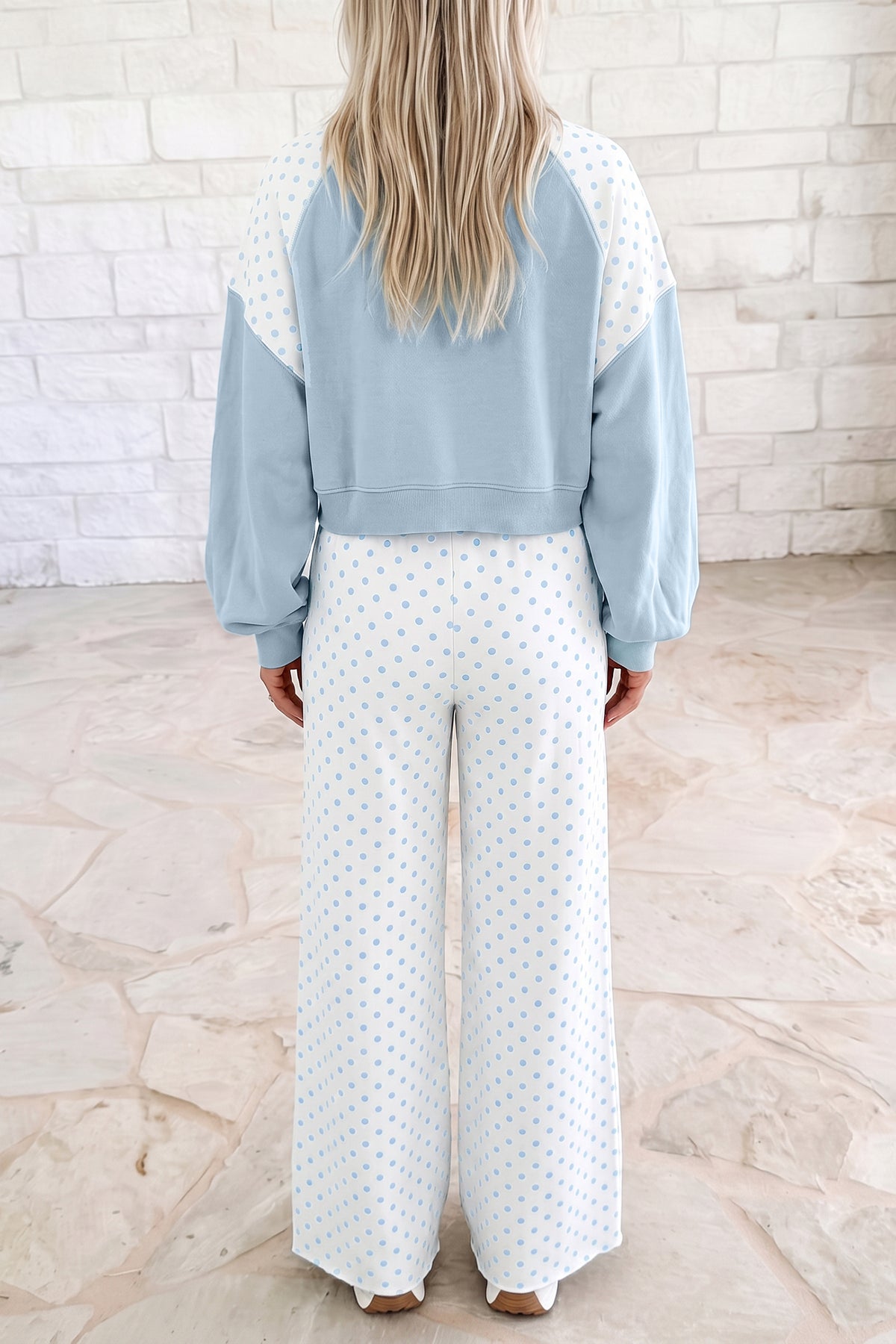 Conjunto casual de dos piezas con pantalón y manga larga, estilo patchwork y bloques de color, en color caqui con estampado de lunares.