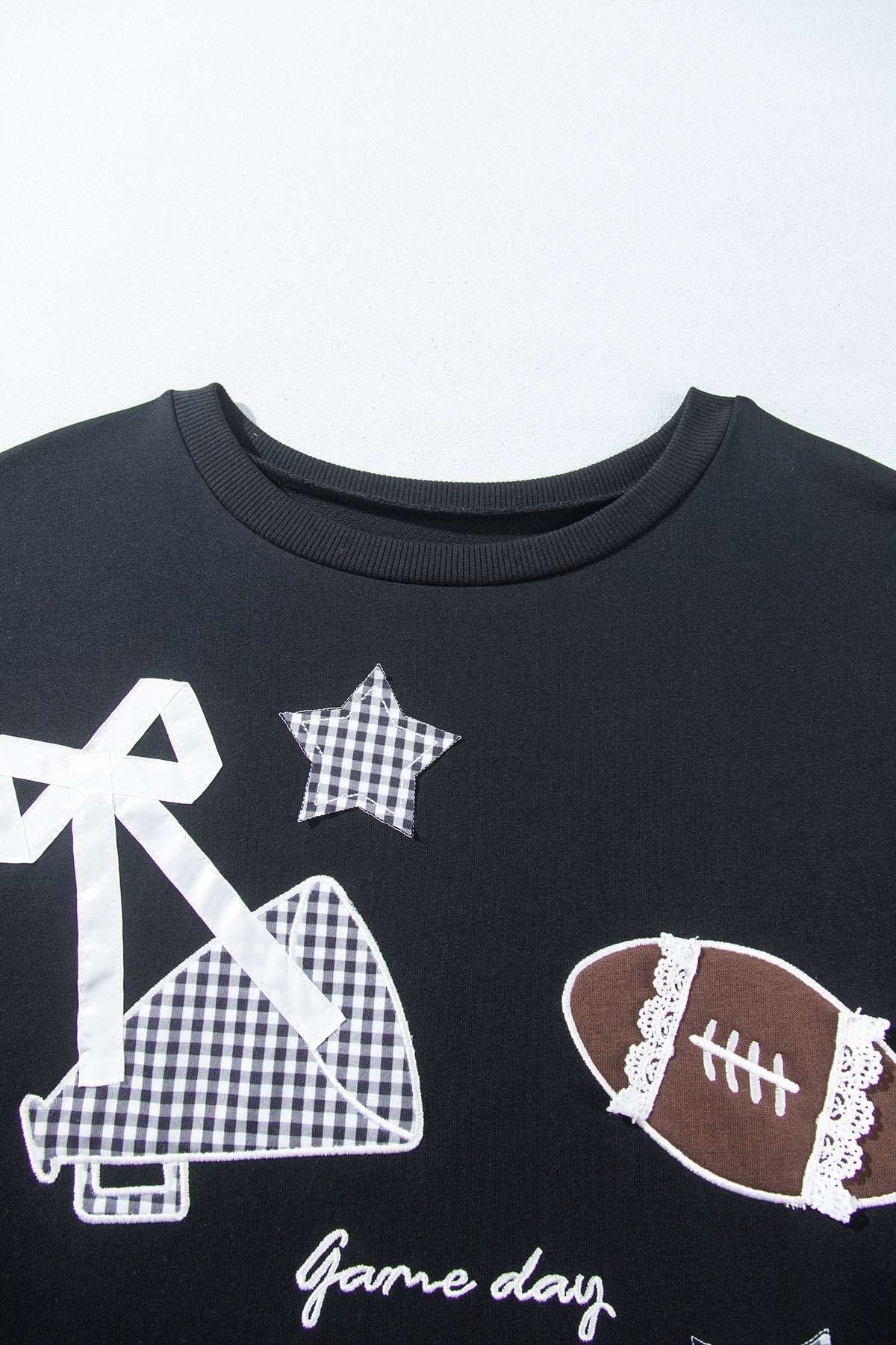 Sudadera de talla grande con diseño de parches y estampado «Rugby Game Day» en rojo competición