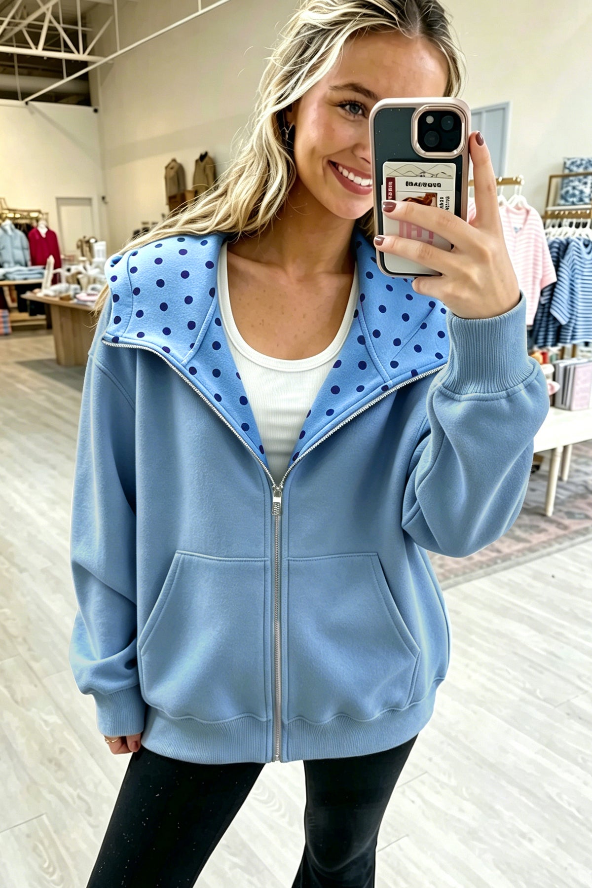 Sudadera con capucha, cremallera y estampado de lunares color pergamino