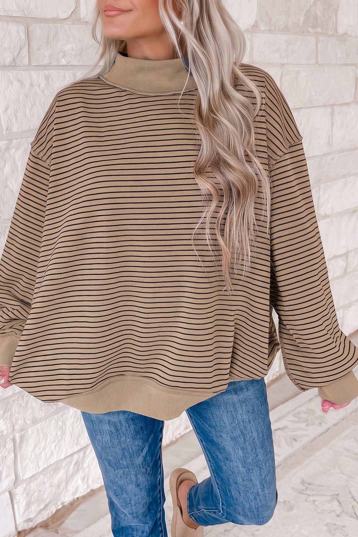 Sudadera oversize de canalé con bloques de color, rayas y cuello perkins, en color caqui