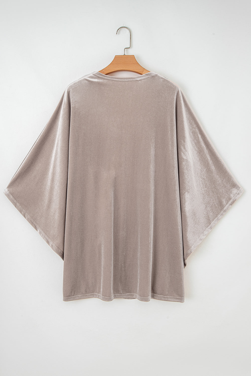 Kimono de terciopelo gris humo con mangas tres cuartos y frente abierto