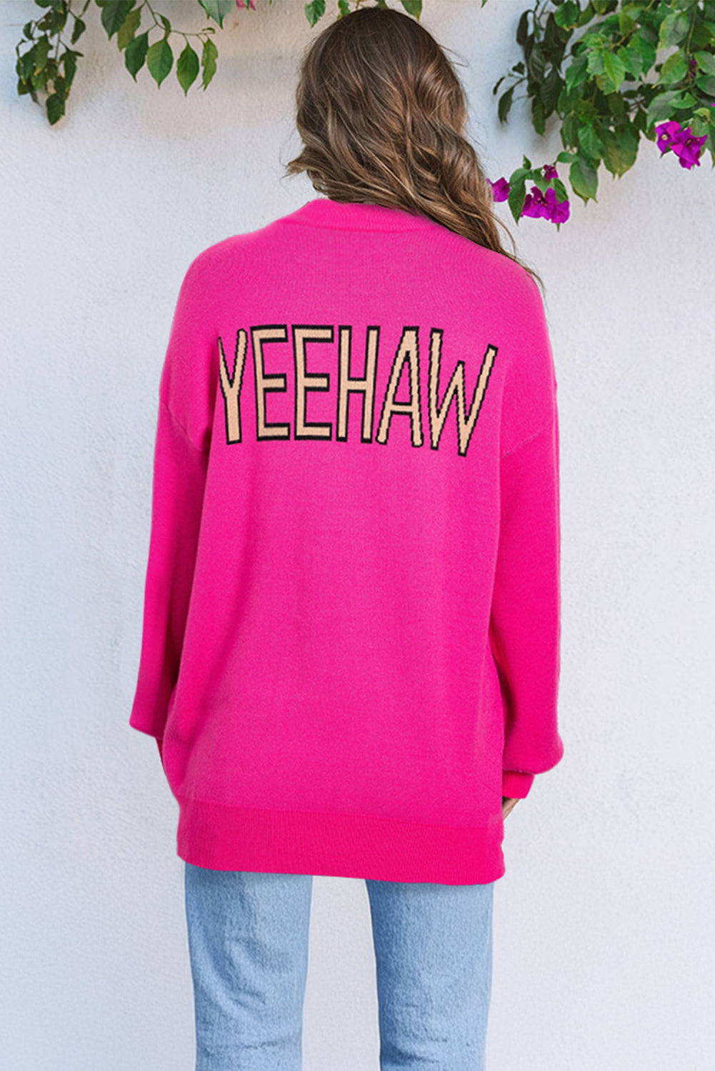 Suéter oversize de color rojo intenso con hombros caídos y diseño de sombrero de vaquero "Yeehaw"